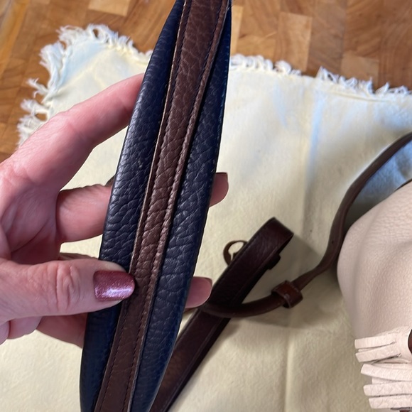 Dooney and Bourke Vintage Teton bag- Exquisite! Bone, Navy and Brown - Picture 13 of 17